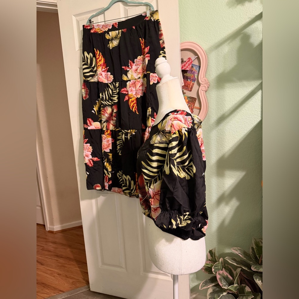 SHEIN Curve Floral Black Women's Top and Skirt Set